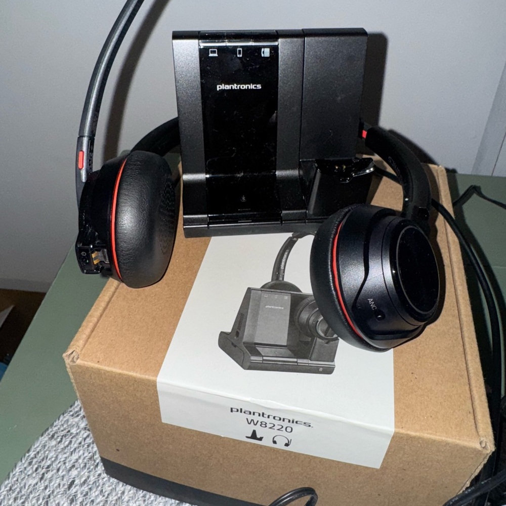 NEW Plantronics SAVI 8200 Series W8220-M Wireless DECT Headset